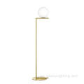 Lámpara de bola de vidrio de ópalo de metal de oro decorativo
